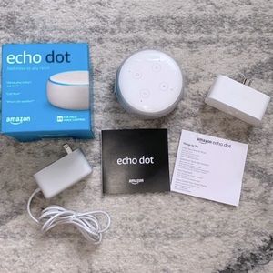 BRAND NEW Amazon Smart Plug & Echo Dot Smart Speaker w. Alexa